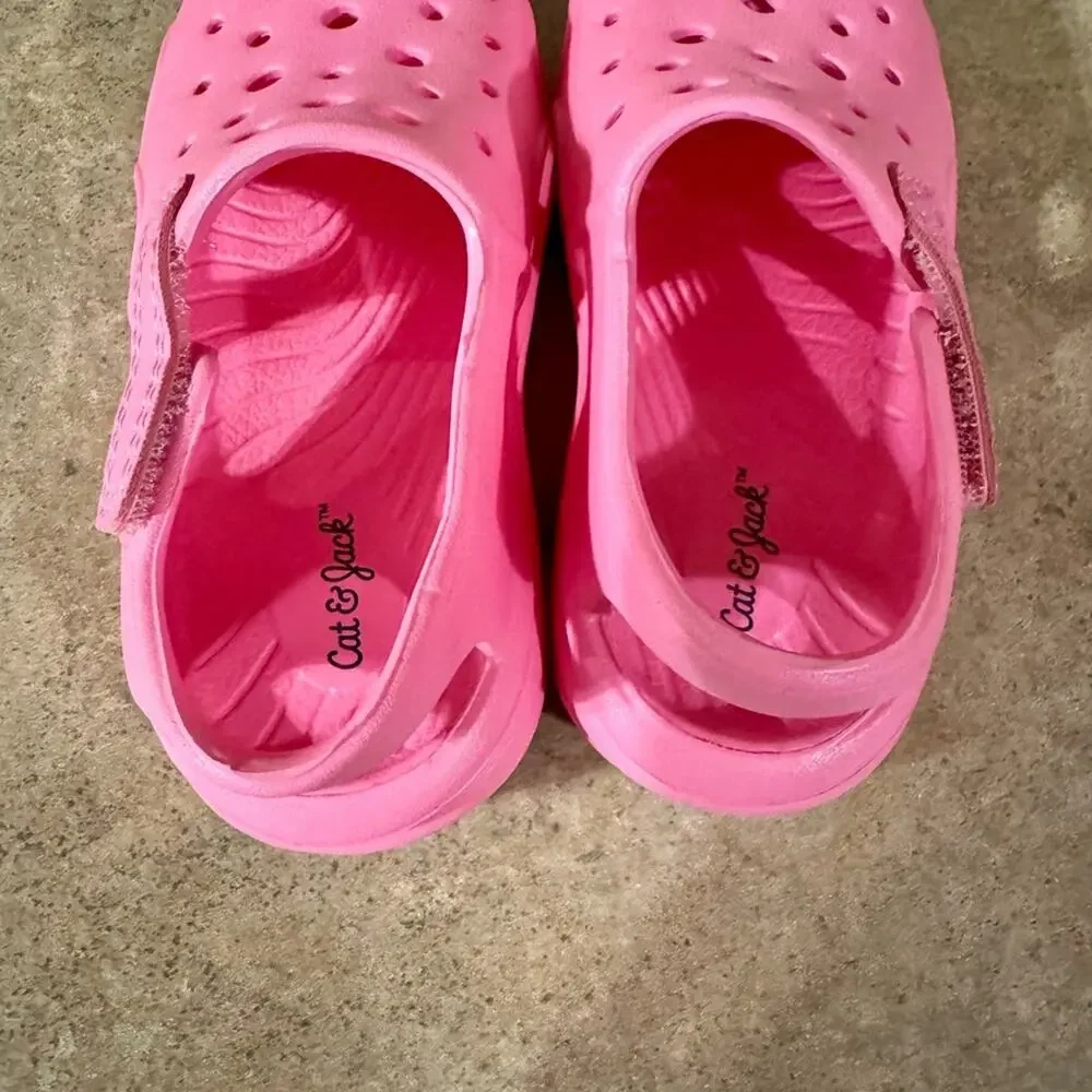 Cat & Jack Vibrant Pink Kids Water Shoes, Size 8 NWOT